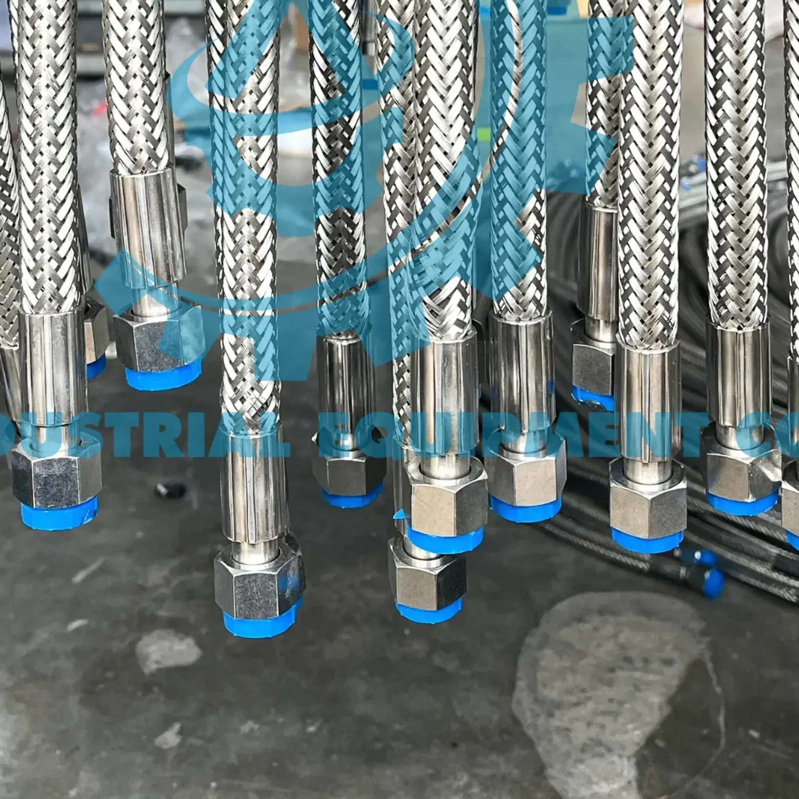 Chi tiết đầu bấm ống PTFE bọc inox