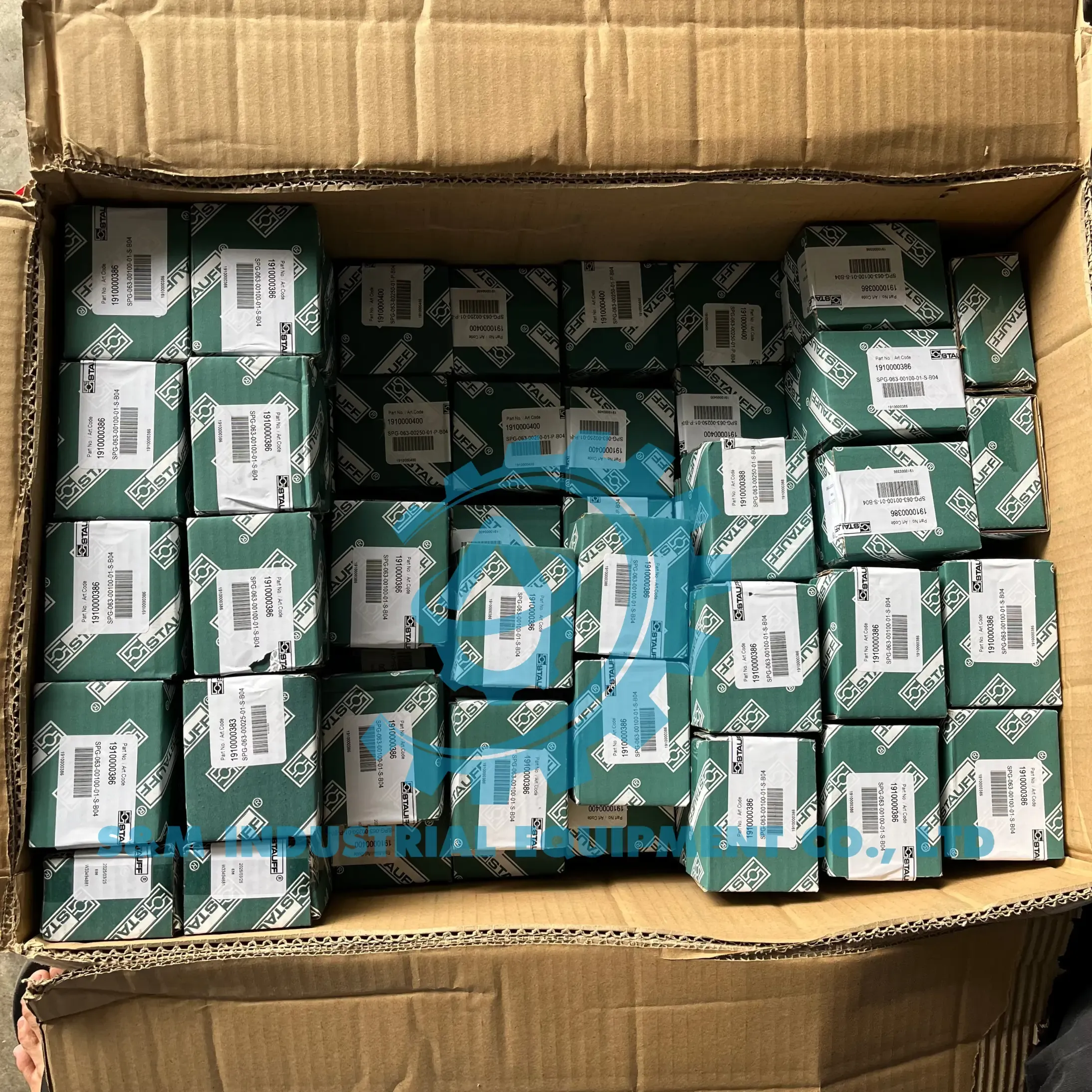 Đồng hồ áp suất Stauff trong thùng hàng