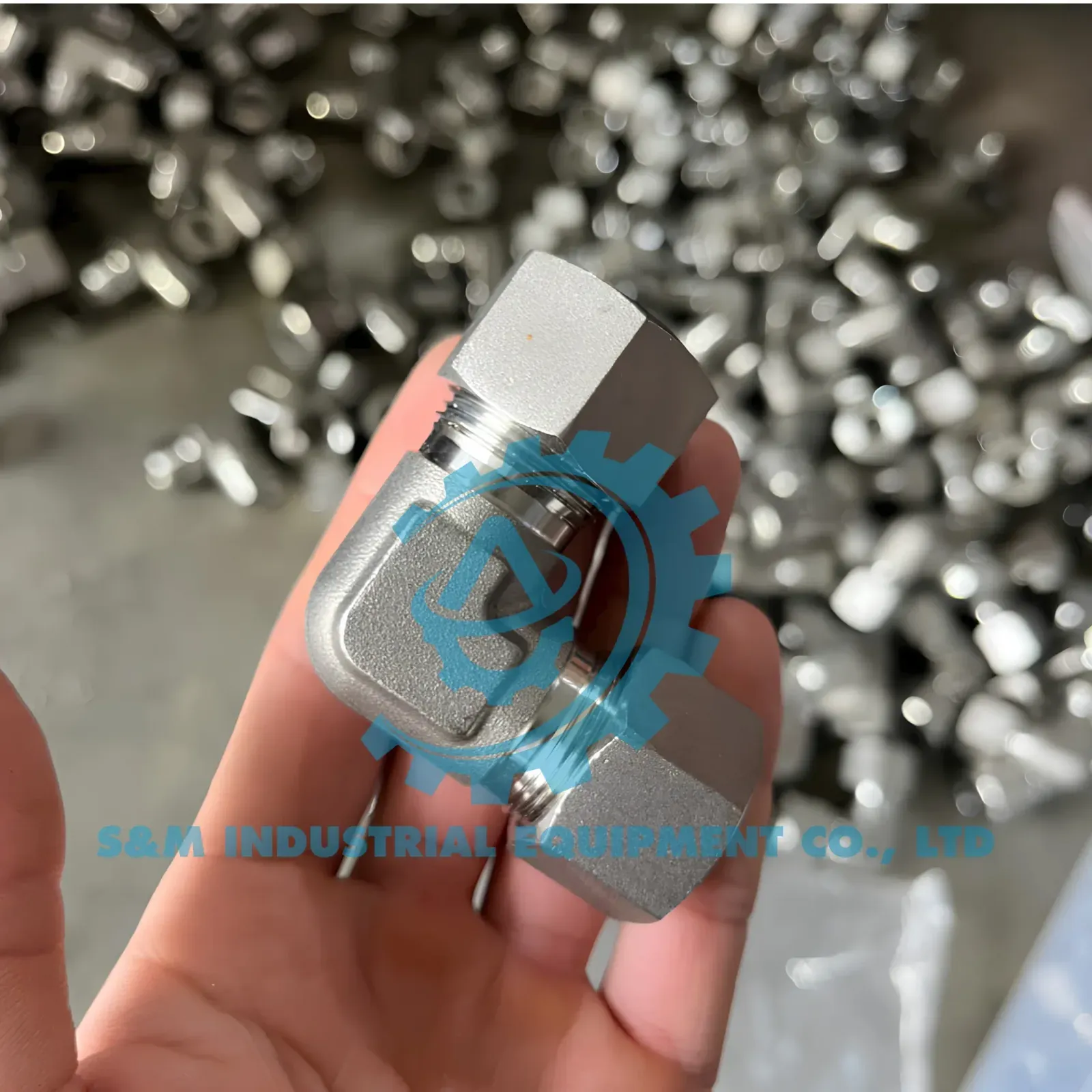 Nối vuông DIN 2353 côn 24 độ