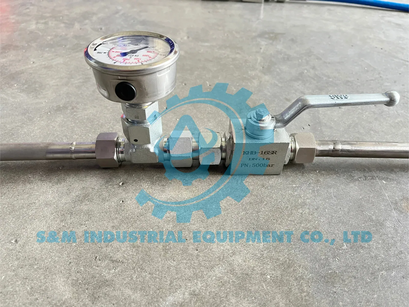 Cụm van bi, đồng hồ áp suất và tuyến ống do SMIE lắp ráp